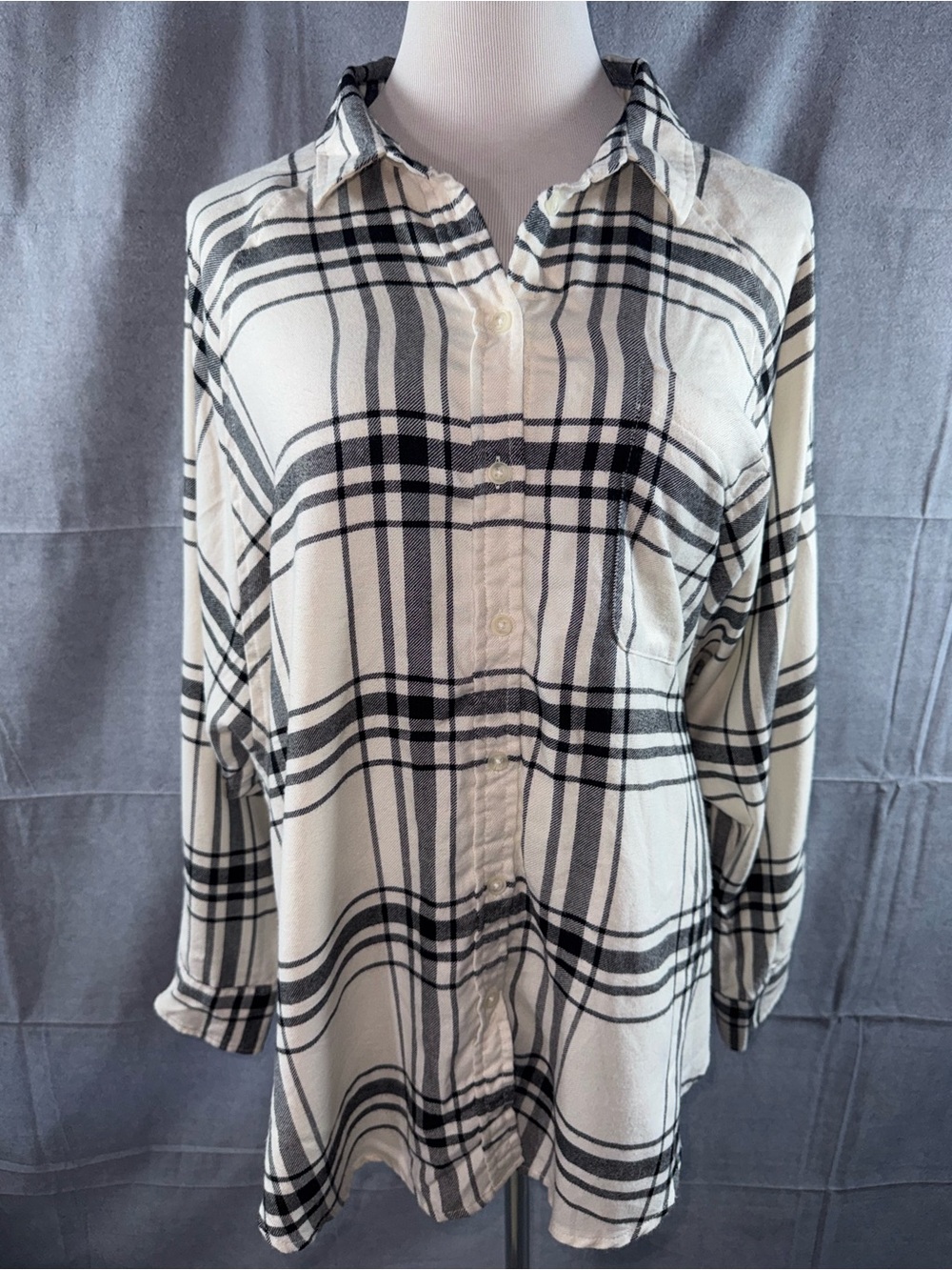 3103-American Eagle Outfitters Cream Plaid Button-Down Shirt with Black Stripes